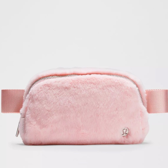Lululemon Everywhere Belt Bag Plush Fleece in Strawberry Milkshake Pink NWT - Picture 1 of 11